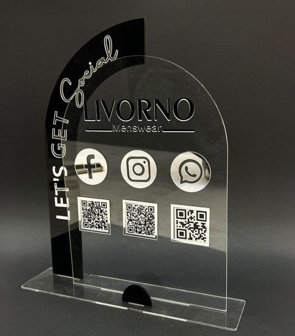 Social media plexi